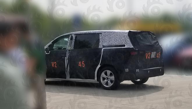 对标GL8 荣威品牌首款MPV谍照独家曝光