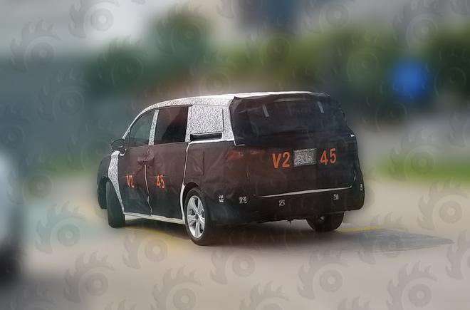 对标GL8 荣威品牌首款MPV谍照独家曝光
