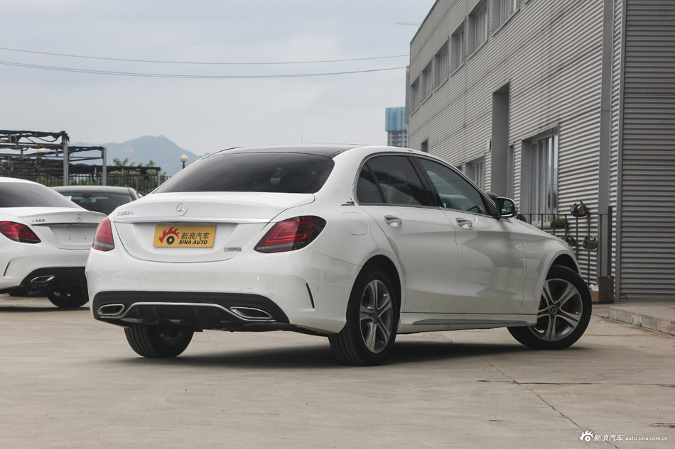 2019款奔驰C级改款C260L 2.0T自动运动版